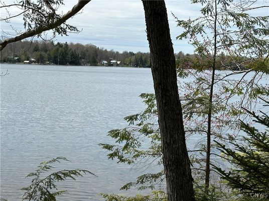 Exterior, Lake