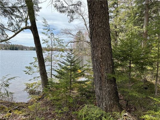 Exterior, Lake