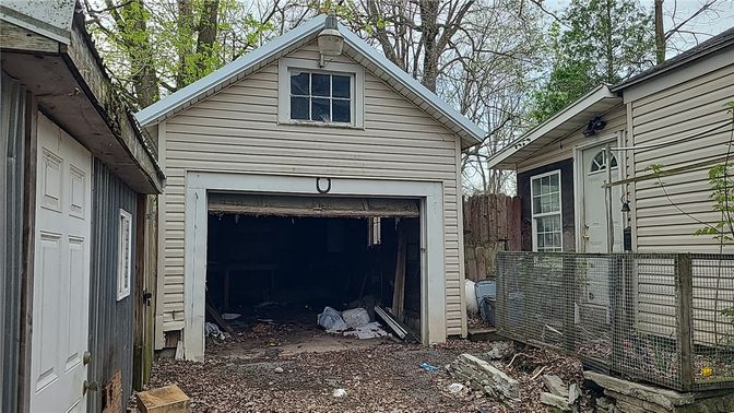Detached Garage, Exterior