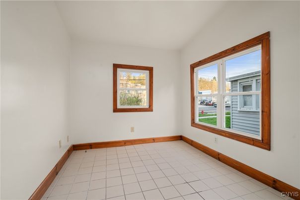 Empty room, Interior
