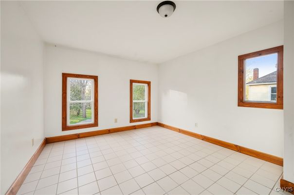Empty room, Interior