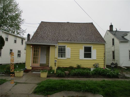Exterior, Facade, Cape Cod