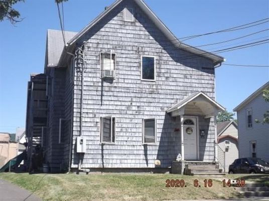 Exterior, Facade, Queen Anne Victorian