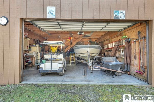 Exterior, Garage