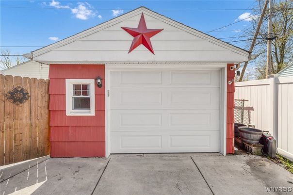 Detached Garage, Exterior