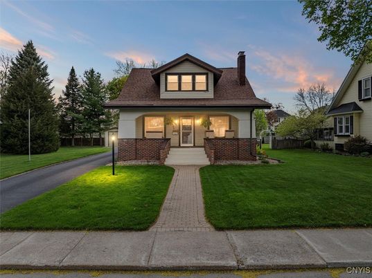 Exterior, Facade, Queen Anne Victorian