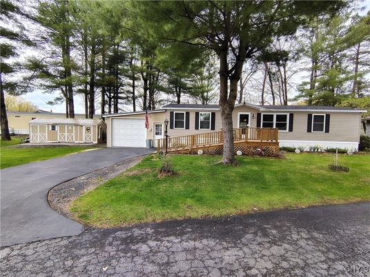 Attached, Exterior, Facade, Ranch