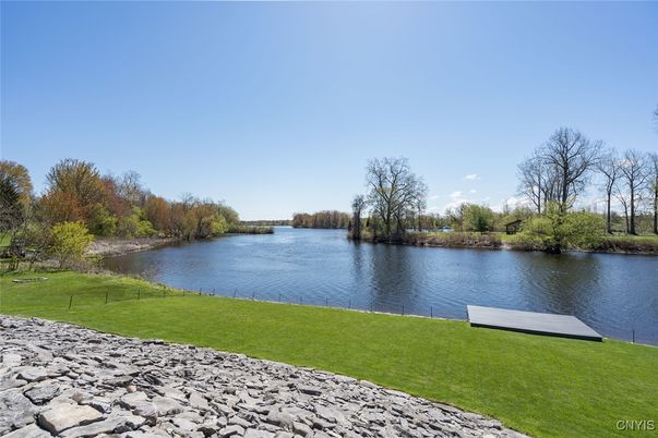 Exterior, Lake