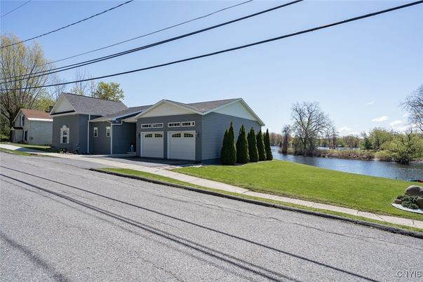 Attached, Exterior, Facade, Ranch
