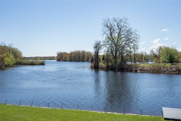 Exterior, Lake