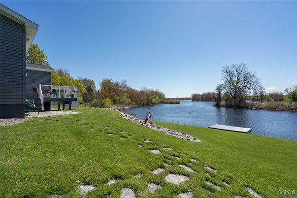 Exterior, Lake