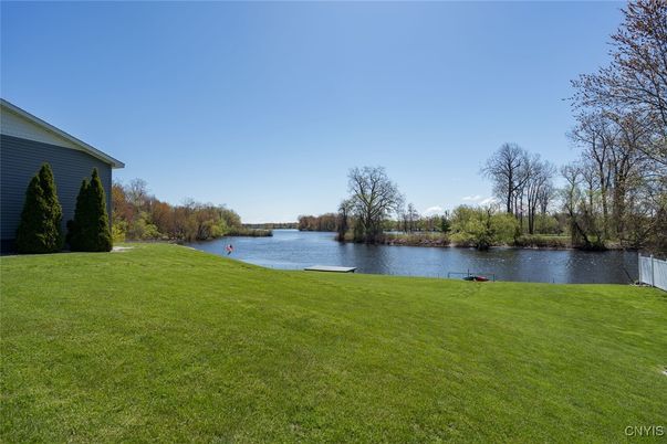 Exterior, Lake