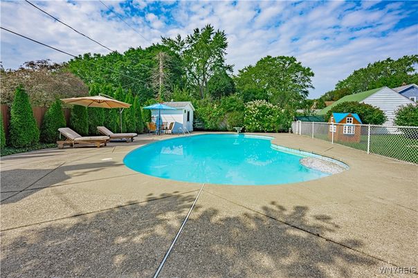 Exterior, Pool