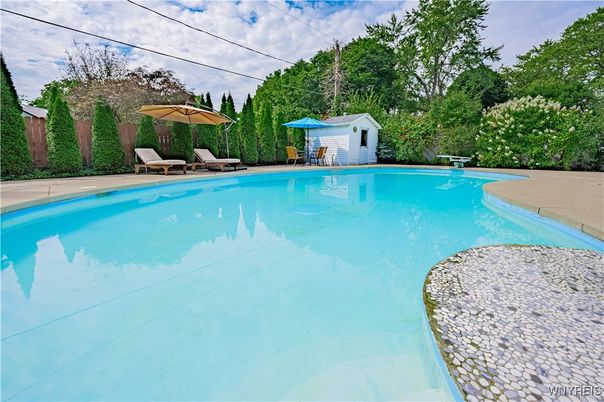 Exterior, Pool