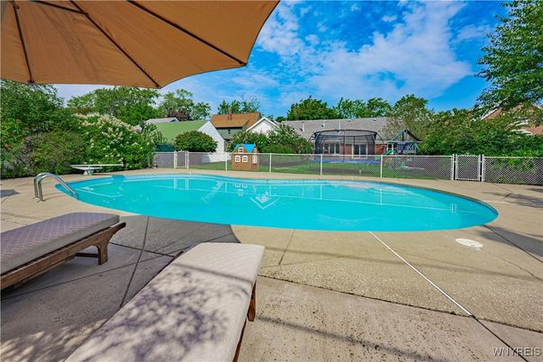Exterior, Pool