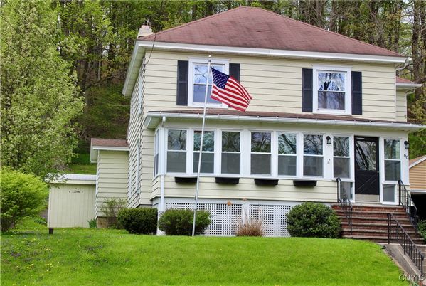 Exterior, Facade, American Foursquare