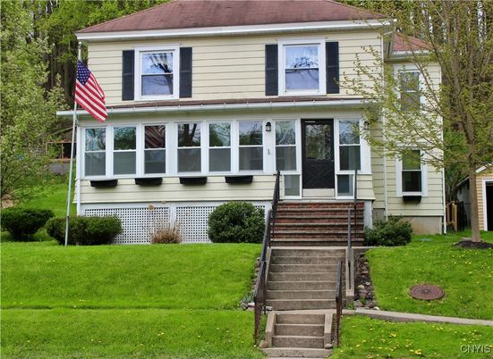 Exterior, Facade, American Foursquare