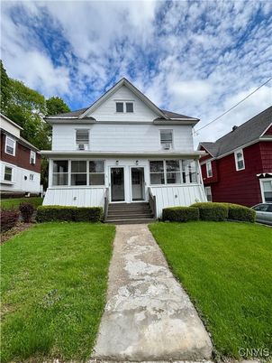 Attached, Exterior, Facade, Farmhouse