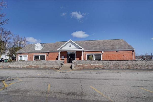 Exterior, Facade, Brick Facade, Cape Cod