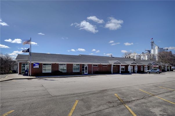 Exterior, Facade, Brick Facade, Cape Cod