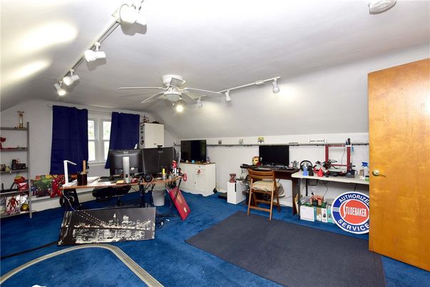 Home Office, Interior