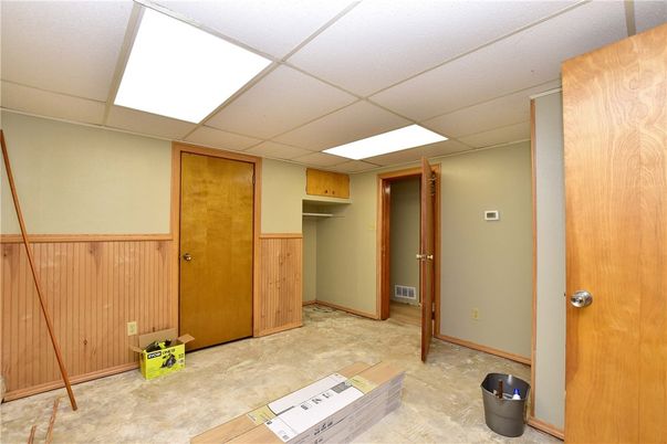 Empty room, Interior, Recessed Lighting