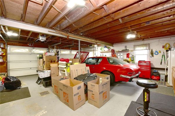 Garage, Interior, Wooden Beams