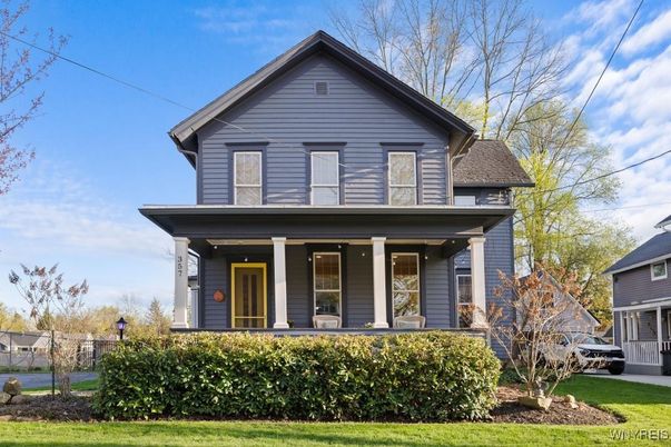 Exterior, Facade, Queen Anne Victorian