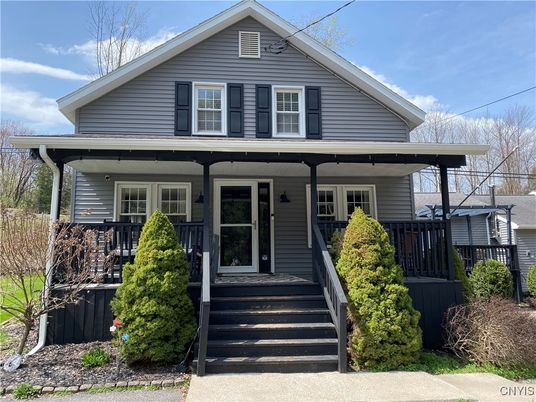 Exterior, Facade, Queen Anne Victorian