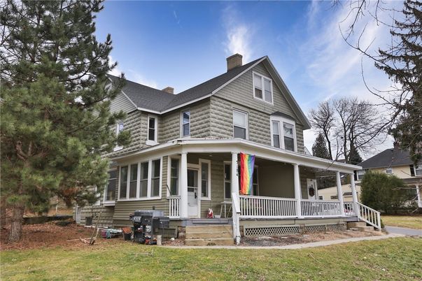 Exterior, Facade, Queen Anne Victorian