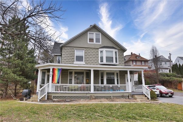 Exterior, Facade, Queen Anne Victorian