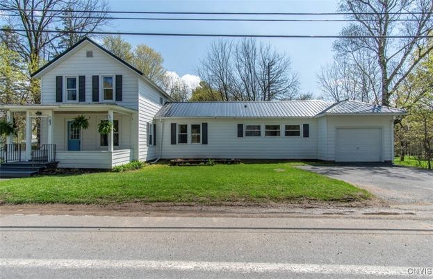 Attached, Exterior, Facade, Farmhouse