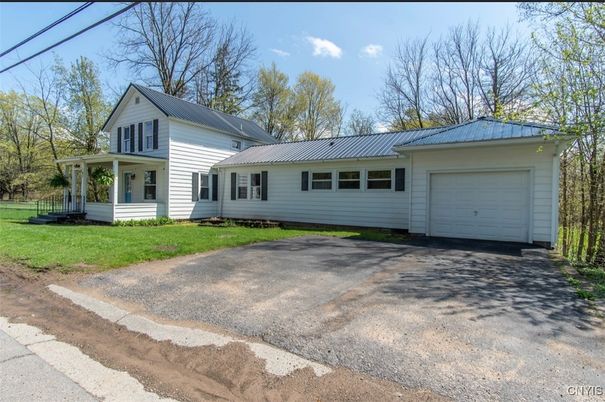 Attached, Exterior, Facade, Farmhouse
