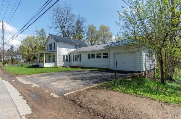 Attached, Exterior, Facade, Cape Cod