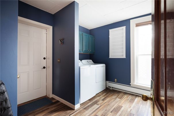 Interior, Washer, Wood Texture Flooring