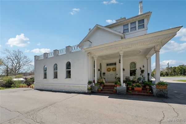 Exterior, Facade, American Foursquare
