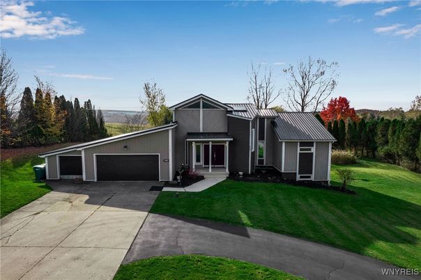 Attached, Exterior, Facade, Ranch