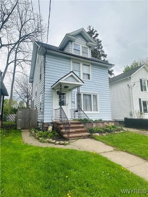 Exterior, Facade, American Foursquare