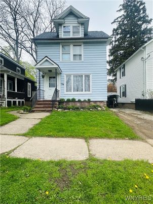 Exterior, Facade, American Foursquare