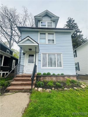 Exterior, Facade, American Foursquare