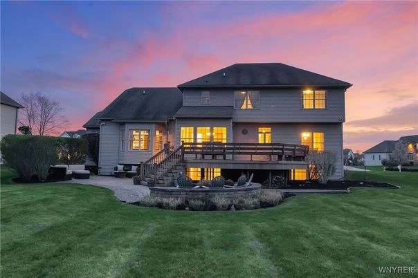 Backyard, Exterior, Facade, Split Level