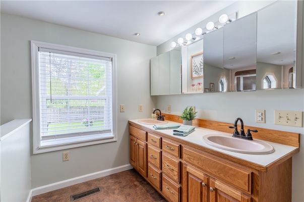 Bathroom, Dual Sink Vanities, Interior, Recessed Lighting