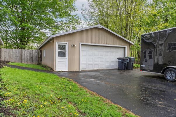 Detached Garage, Exterior