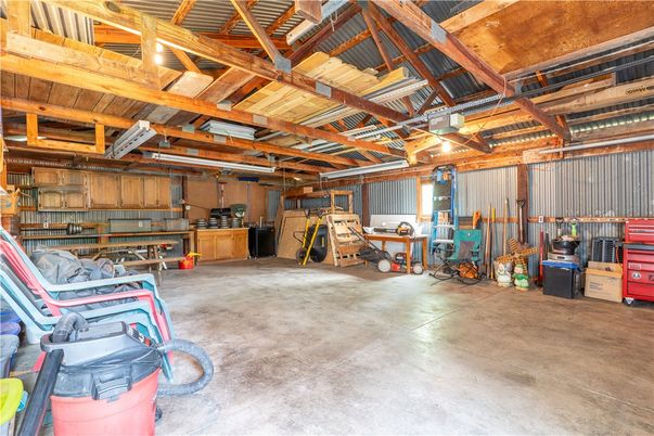 Garage, Interior, Wooden Beams