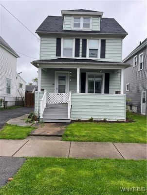 Exterior, Facade, American Foursquare