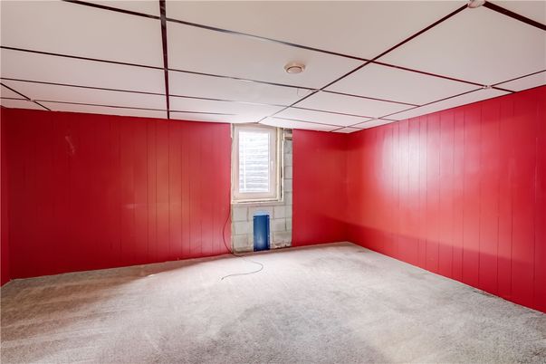 Empty room, Interior