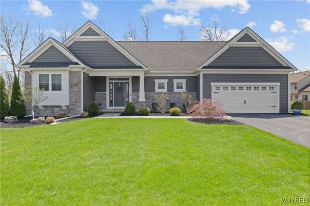 Attached, Exterior, Facade, Ranch