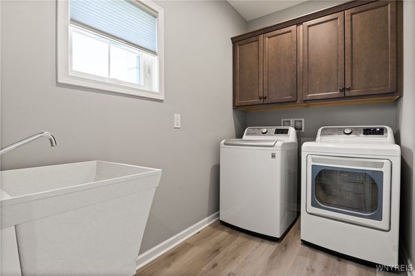 Interior, Washer, Wood Texture Flooring