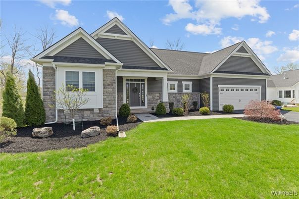 Attached, Exterior, Facade, Ranch