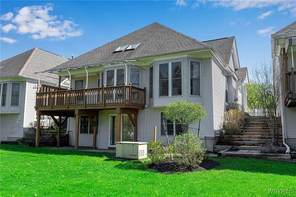 Exterior, Facade, Queen Anne Victorian